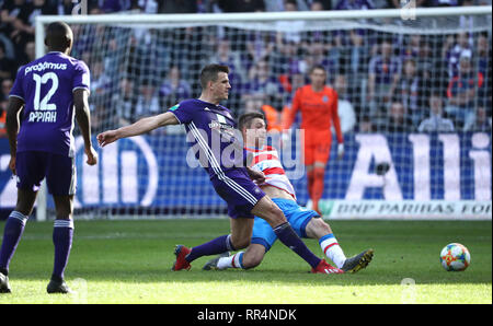 Bruxelles, Belgique. Feb 24, 2019. Ivan Santini d'Anderlecht et Brandon Mechele du Club Brugge lutte pour le ballon au cours de la Jupiler Pro League match day 27 entre le RSC Anderlecht et le Club de Bruges le 24 février 2019 à Bruxelles, Belgique. (Photo crédit : Vincen Pro Shots/Alamy Live News Banque D'Images