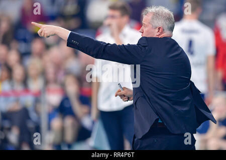 Mannheim, Allemagne. Feb 24, 2019. Volley-ball, les hommes : les AP Cup, SVG Lüneburg - VfB Friedrichshafen, final, dans le SAP Arena. Friedrichshafen Vital Heynen formateur gestes. Credit : Uwe Anspach/dpa/Alamy Live News Banque D'Images