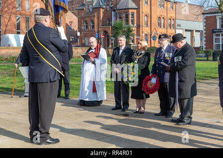 Warrington, Cheshire, Royaume-Uni. Feb 24, 2019. 24 février 2019  Le soleil brillait fortement de la parade annuelle et publique pour commémorer l'anniversaire de la bataille de Pieter's Hill le 27 février 1900 par le 1er Bataillon du South Lancashire Regiment (PWV) a eu lieu dans le Queen's Gardens, Palmyre Square, Warrington, Cheshire, England, UK Crédit : John Hopkins/Alamy Live News Banque D'Images