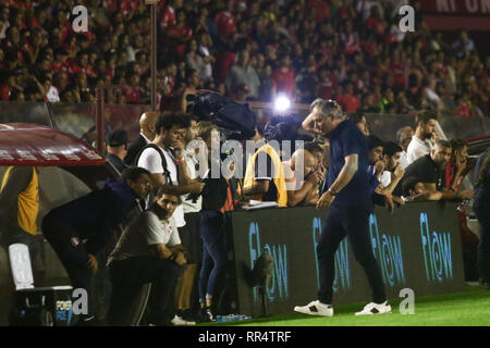 BUENOS AIRES, 23.02.2019 : Ariel Holan, entraîneur de Independiente, durant le derby entre l'Independiente et le Racing pour l'Argentine, le KF ce samedi sur le stade Libertadores de América sur Buenos Aires, Argentine. ( Crédit : Néstor J. Beremblum/Alamy Live News Banque D'Images