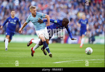 NGOLO KANTE DE CHELSEA est contestée par Oleksandr Zintchenko DE MANCHESTER CITY, CHELSEA V MANCHESTER CITY, CHELSEA V MANCHESTER CITY Banque D'Images