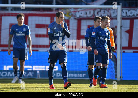 Joueur Hamburger, v.li : Josha VAGNOMAN (HSV Hambourg Hambourg Hambourg), Pierre Michel LASOGGA (HSV Hambourg Hambourg Hambourg), Lewis HOLTBY (HSV Hambourg Hambourg Hambourg), Julian gardien POLLERSBECK (HSV Hambourg Hambourg Hambourg), déception, frustré, déçu, frustré, découragé, après l'versustor. Action, Soccer 2. Bundesliga / SSV Jahn Regensburg-HSV Hamburg Hambourg 2-1, 23.journée, journée23, Liga2 Saison 2018/19, sur 24.02.2019. ARENA CONTINENTAL, le LDF RÈGLEMENT Interdire toute photographie COMME NOUS LES SÉQUENCES D'IMAGES ET/OU QUASI VIDÉO. Dans le monde d'utilisation | Banque D'Images