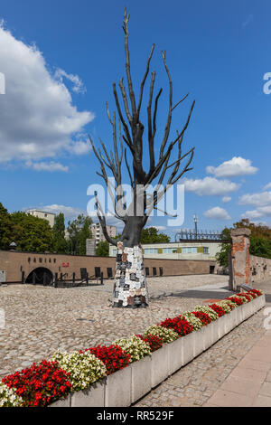 Arbre commémoratif au Musée de la prison Pawiak dans ville de Varsovie en Pologne Banque D'Images