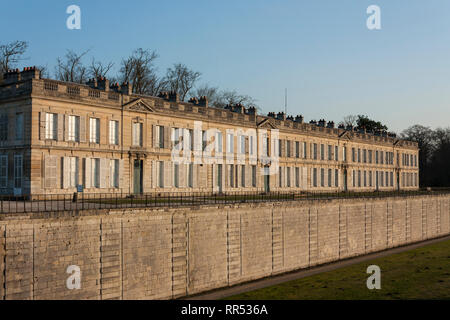 Le Château d'Enghien (construit 1769) dans le parc du Château de Chantilly, Oise, France Banque D'Images