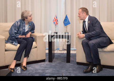 Premier ministre Theresa peut se réunit avec le président du Conseil de l'Donald Tusk lors du sommet de la Ligue des États arabes à Charm el-Cheikh, en Égypte. Banque D'Images