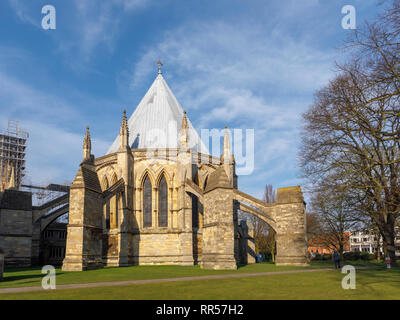 Chapter House et ses arcs-boutants sur vert Cathédrale à la Cathédrale de Lincoln dans la ville de Lincoln, Lincolnshire (Lincs), East Midlands, Angleterre Banque D'Images