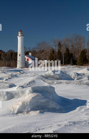 Newport, Michigan - La Sturgeon Point phare, construit en 1869. Il avertit les marins du Sturgeon Point de corail, qui s'étend jusqu'à un mille et demi dans Banque D'Images