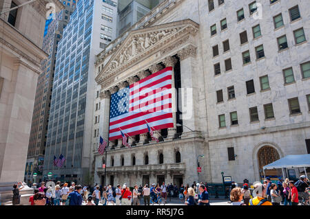 La ville de New York, USA - 7 juin 2010 : La façade de la Bourse de New York à Wall Street, New York City. Banque D'Images