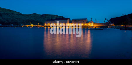 Réfléchir la lumière à travers l'eau de la rivière Snake à partir d'un barrage hydroélectrique Banque D'Images