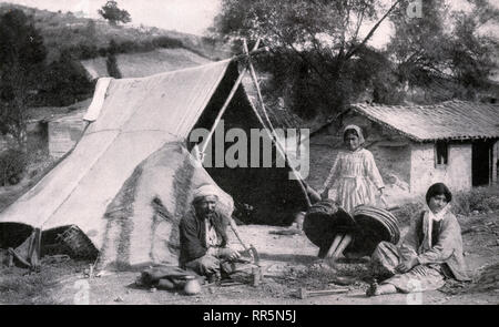 Un campement de gitans nomades en Turquie. Photo. Début du xxe siècle. Banque D'Images