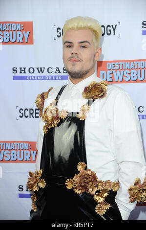 Aaron Nelson vu pendant la premiere destination Dewsbury UK. La première d'une nouvelle comédie britannique sur cinq amis qui se réunir pour un dernier périple à Dewsbury après ils découvrent l'un d'eux est mort. Le Prince Charles Cinema, Leicester Square de Londres. Banque D'Images