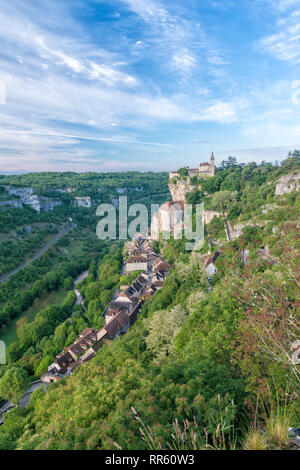 Rocamadour, Lot, France est une ville perchée sur le flanc d'une falaise. Banque D'Images