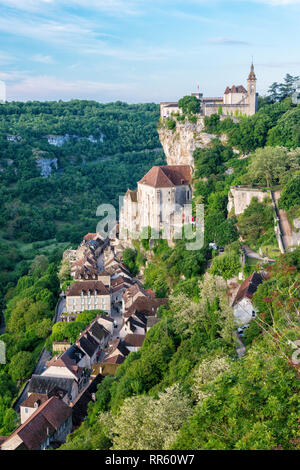 Rocamadour, Lot, France est une ville perchée sur le flanc d'une falaise. Banque D'Images