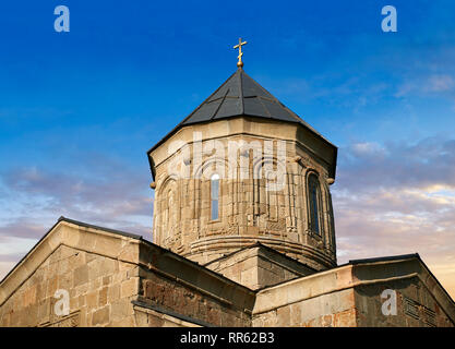 Photos et images de la Sainte trinité Gergeti (Tsminda Sameba) de l'Église orthodoxe géorgienne et la coupole de l'Église apostolique close up, 14e siècle,, Khevi Gergeti bauvin Banque D'Images