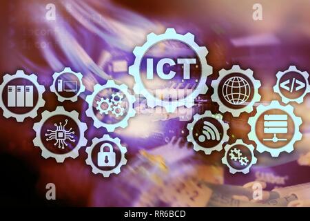 Les TIC. La technologie de l'information et des communications sur l'arrière-plan de la salle serveur moderne. L'écran virtuel. Banque D'Images