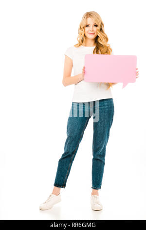 Belle femme blanc T-shirt et jeans bleu rose holding speech bubble isolated on white Banque D'Images