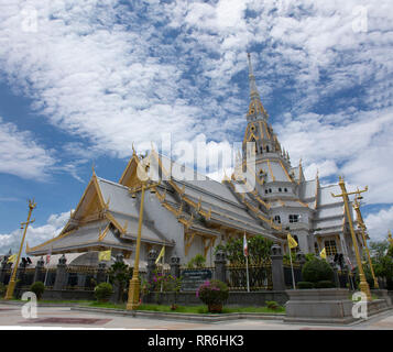 Sothon Wararam Ubosot de Wat Worawihan thaïlandais pour ce qui concerne la prière et la bénédiction de Luang Phor Sothorn statue de Bouddha le 4 juillet 2018 dans Chachoeng Banque D'Images