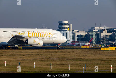 L'Aéroport International de DŸsseldorf, UD, Emirates Airbus A380, vient d'arriver, Banque D'Images