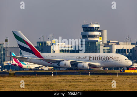 L'Aéroport International de DŸsseldorf, UD, Emirates Airbus A380, vient d'arriver, Banque D'Images