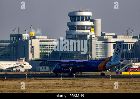 L'Aéroport International de Düsseldorf, l'examen DHS, tour, le contrôle de la circulation aérienne, le contrôle de l'aire, Flybe, De Havilland Canada DHC-8-402Q Dash 8, Airbus A320-232, sur th Banque D'Images