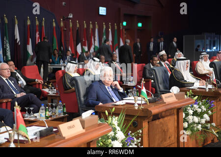 Sharm El Sheikh, Charm el-Cheikh, en Egypte. Feb 24, 2019. Le président palestinien Mahmoud Abbas (2L) assiste à l'ouverture du premier sommet UE-LAS à Charm el-Cheikh, Egypte, 24 février 2019. L'Union européenne (UE) et la Ligue des États arabes (LEA), qui s'est tenue au Centre International des Congrès à Charm el-Cheikh entre 24 et 25 février. Le sommet sera pour la première fois, réunissent les chefs d'État ou de gouvernement des deux organisations : Crédit Thaer Ganaim Images/APA/ZUMA/Alamy Fil Live News Banque D'Images