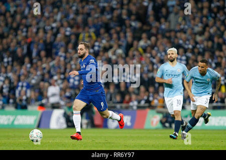 Gonzalo Higua'n de Chelsea exécutant avec la balle pendant la finale de la Coupe du carabao EFL entre Chelsea et Manchester City au stade de Wembley, Londres, Angleterre le 24 février 2019. Photo par Carlton Myrie. Usage éditorial uniquement, licence requise pour un usage commercial. Aucune utilisation de pari, de jeux ou d'un seul club/ligue/dvd publications. Banque D'Images