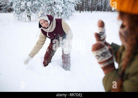 Playful Couple Outdoors Banque D'Images