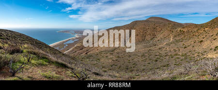 Vue de Port Hueneme, base navale de Chumash et sentier de crête de Mugu, Point Mugu State Park, comté de Ventura, Californie, USA Banque D'Images