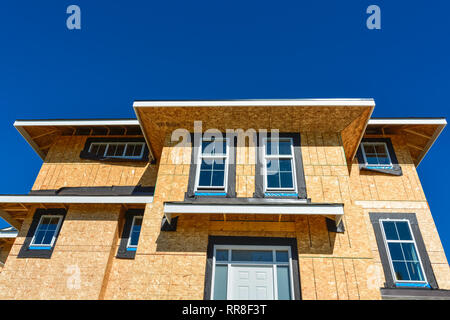 Tout nouveau bâtiment en construction maisons aux beaux jours au Canada. Banque D'Images