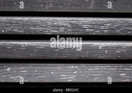 Close up de texture de planches de bois patiné gris avec des lacunes. Banque D'Images