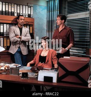 DER ALTE / Der Verlierer / D 1990 / Zbynek Brynych / CHARLY MUHAMED Huber (Henry Johnson), EVA KRYLL (Vera) Mantell, GERD BÖCKMANN (Jakobson) 35307 pairs / Überschrift : DER ALTE / D 1990 Banque D'Images