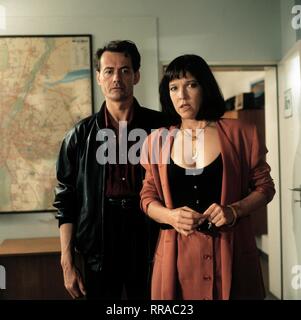 DER ALTE / Der Verlierer / D 1990 / Zbynek Brynych / EVA KRYLL (Vera) Mantell, GERD BÖCKMANN (Jakobson) 35307 pairs / Überschrift : DER ALTE / D 1990 Banque D'Images