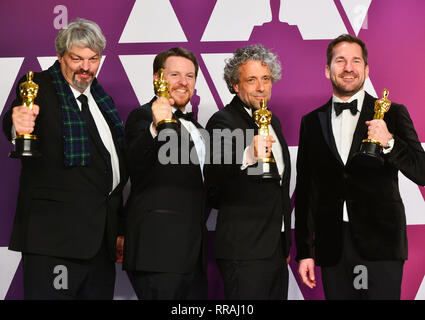 Los Angeles, USA. Feb 24, 2019. Ian Hunter, J.D. Schwalm, Paul Lambert, et Tristan Myles, gagnants de meilleurs effets visuels pour 'Premier homme poser lors de la 91e Academy Awards annuel dans la salle de presse pendant au Hollywood and Highland le 24 février 2019 à Hollywood, Californie Crédit : Tsuni/USA/Alamy Live News Banque D'Images