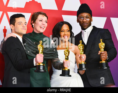 Los Angeles, USA. Feb 24, 2019. Rami Malek gagnant Meilleur acteur dans un rôle de premier prix pour 'Bohemian Rhapsody', Olivia Colman lauréat Meilleure actrice pour le film 'Le Favori, ' Mahershala Ali gagnant Meilleur acteur dans un Second Rôle pour 'Livre Vert' et Regina King lauréat Meilleure actrice dans un Second Rôle pour "Si Beale Street pouvait parler poser lors de la 91e Academy Awards annuel dans la salle de presse pendant au Hollywood and Highland le 24 février 2019 à Hollywood, Californie Crédit : Tsuni/USA/Alamy Live News Banque D'Images