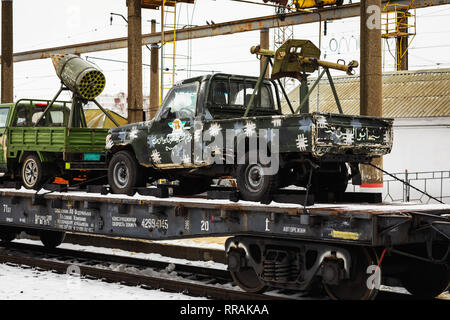 D'Orel, en Russie. 25 févr. 2019. Voitures République djihadistes. Le train de l'action patriotique 'Syrian' avec fracture de l'équipement militaires capturés ont visité la ville d'Orel Crédit : SERGEI CHAIKO/Alamy Live News Banque D'Images