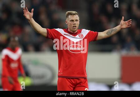 Düsseldorf, Deutschland. Feb 23, 2019. firo : 23.02.2019 2.Bundesliga, football, saison 2018/2019, Fortuna Düsseldorf Düsseldorf - 1.FC Nuremberg Nuremberg 2 : 1 geste, Rouwen Hennings | Conditions de crédit dans le monde entier : dpa/Alamy Live News Banque D'Images