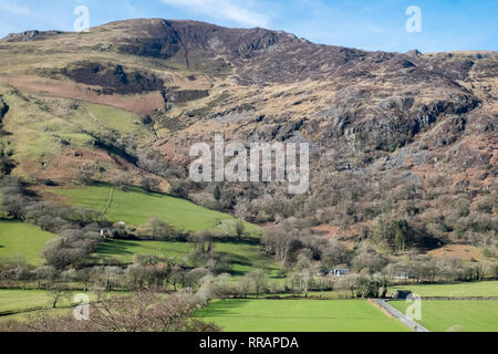 Galles. 25 févr. 2019. Météo France : journée d'hiver la plus chaude enregistrée dans le pays de Galles lors de cette journée. Photo de montagne Cadair Cader Idris et Tal-y-Llyn Lake Comté de Gwynedd au Pays de Galles Snowdonia Welsh Crédit : Paul Quayle/Alamy Live News Banque D'Images