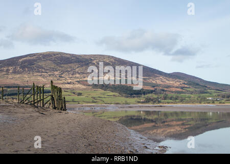 Vue sur Criffel prises de la plage à Carsethorn dans la région de Dumfries et Galloway, en Écosse. Banque D'Images