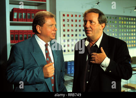 EIN FALL FÜR ZWEI / Eine gute Idee mörderisch / Nobelrestaurants kommt von der Koch ums Leben. Alles nach Fahrlässigkeit Zunächst sieht aus. Doch bald wird deutlich, dass auch ein krimineller Vorsatz im Spiel gewesen sein kann. Der Eigentümer M. Simons (VADIM GLOWNA) wendet sich Le Dr Franck (RAINER HUNOLD) / Überschrift : EIN FALL FÜR ZWEI Banque D'Images