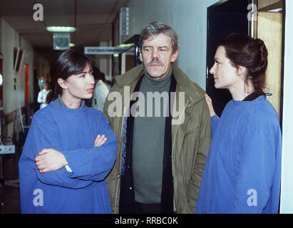 Unsere hagenbecks Foto vlnr. : Miriam (Hagenbeck GUILIA FOLLINA), Christoph Hagenbeck (PETER BOTTERBUSCH), Rebecca Holt (BEATRICE KESSLER). Regie : Udo Witte aka. Der Überschrift : UNSERE Diebstahl / HAGENBECKS / BRD 1992 Banque D'Images