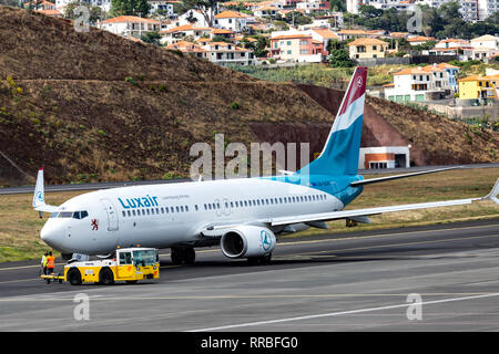 Boeing 737 Luxair à Cristiano Ronaldo (Funchal), l'aéroport de Madère, au Portugal. Banque D'Images