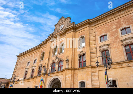 Cinéma municipal dans le Palazzo dell'Annunziata palace sur la Piazza Vittorio Veneto. Matera, Basilicate, Pouilles, Italie. Capitale de la culture européenne 2019 Banque D'Images