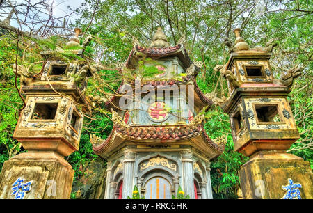 Temple bouddhiste sur les montagnes de marbre à Da nang, Vietnam Banque D'Images