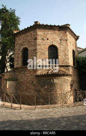 L'Italie. Ravenne. Baptistère des Ariens. Érigée par Théodoric le grand 5e-6e 100. De l'extérieur. Les premiers chrétiens. Banque D'Images