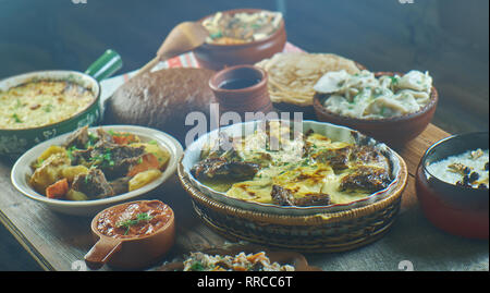 La cuisine classique du xixe siècle russe , un assortiment de plats, vue d'en haut. Banque D'Images