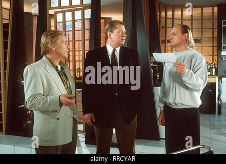 Folge : Helens Geheimnisse Matula (CLAUS THEO GÄRTNER, l.) et le Dr Franck (RAINER HUNOLD, m.) können den lebensmüden Bruno Maschke (UWE OCHSENKNECHT) dont abhalten, Selbstmord zu begehen. Regie : Wolfgang F. Henschel aka. Helens Geheimnisse / Überschrift : EIN FALL FÜR ZWEI Banque D'Images