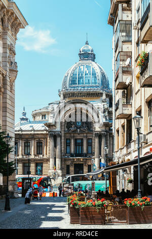 Bucarest, Roumanie - 07 juin 2017 : CEC Bank (Casa de Economii si Consemnatiuni) Le centre-ville de Bucarest sur la rue de la victoire a été fondée en 1864 Banque D'Images