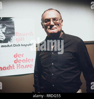 SOKO 5113 Folge : Sichtvermerk Foto : Der Leiter der, Sonderkommission Hauptkommissar Göttmann (Karl WERNER KREINDL). Regie : Kai Borsche aka. Sichtvermerk / Überschrift : SOKO 5113 / BRD 1986 Banque D'Images