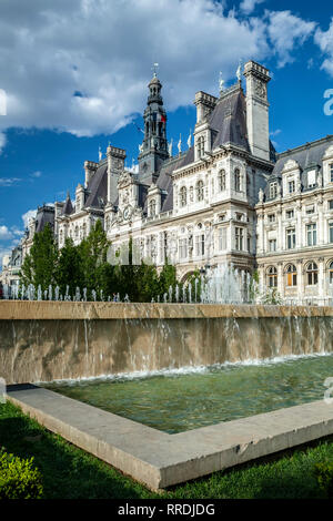 Hôtel de Ville et la fontaine, Paris, France Banque D'Images