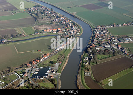 Vue aérienne de East & West Stockwith villages à cheval sur la rivière Trent, près de Gainsborough, Lincolnshire Banque D'Images